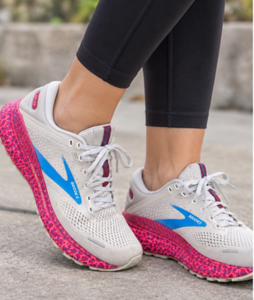 Brooks Adrenaline GTS 22 White Brilliant Leopard Running Shoes – Women’s 10